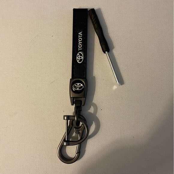 Toyota Logo key fob Keychain in black leather NWT - Picture 3 of 4